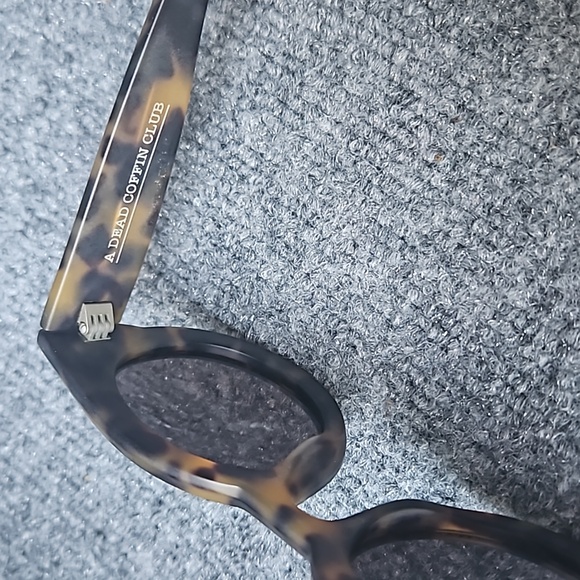 L) Dead coffin club sunglasses - Picture 6 of 8
